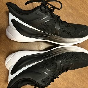 Lululemon Blissfeel Womens Running Shoe | EUC Size 7.5 W | Black/Black/White